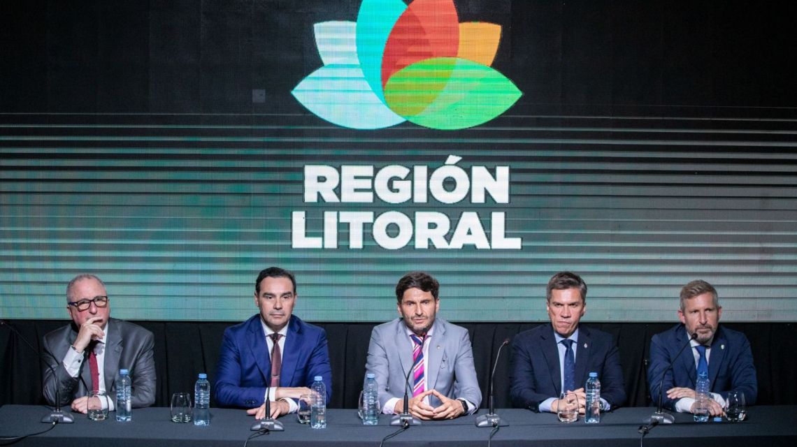 Región Litoral: firma del tratado de integración.