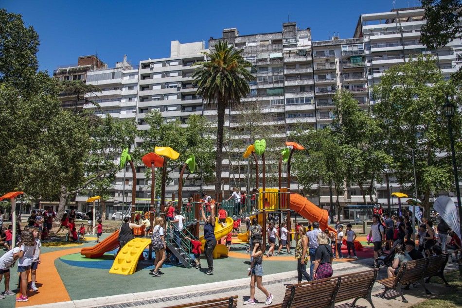 Se renovó de manera integral la plaza Santa Rosa